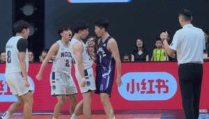 彩票-清华石奎关键三分被宋晰澔大帽+遭贴脸怒吼 独自对抗政治大学三将